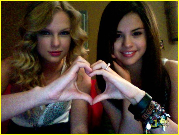 199972_selena-gomez-taylor-swift-seattle-02